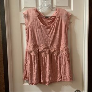Hannah Pink Scoop Neck Sleevless Lace Accent Top M